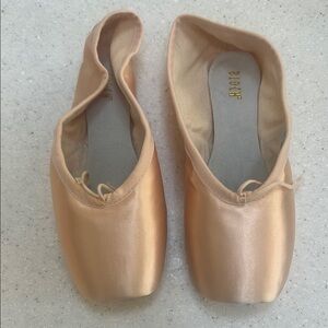 Bloch Cream and Pink Flats with Elegant Design